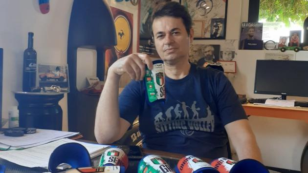 Gli azzurri in campo contro la Turchia coi parastinchi dell'artigiano parmigiano Enrico Campari
