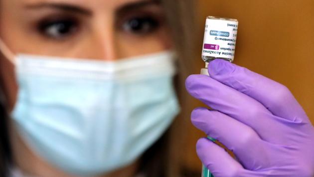 AstraZeneca, cambio in vista per gli under 60. Come seconda dose ci sarà Pfizer o Moderna