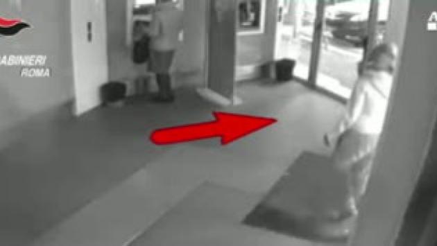 Finta badante narcotizzava gli anziani e li rapinava Video