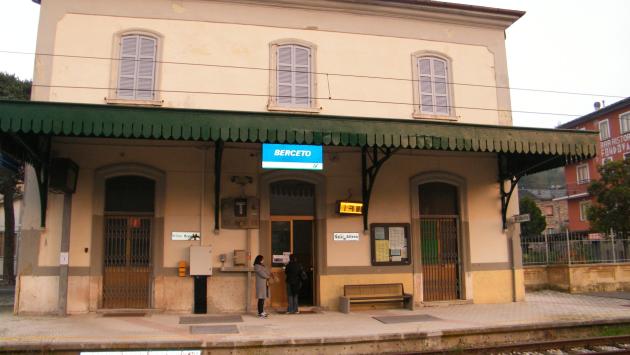 «Abbandonati alla stazione di Ghiare» Odissea lungo la Pontremolese