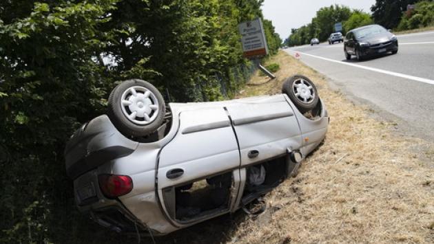 Auto si ribalta a Fraore: illeso l'autista