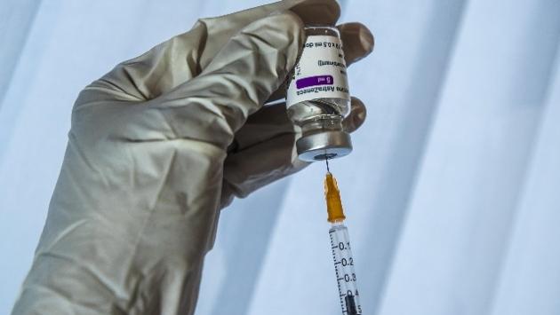 Vaccini, dal  ministero l'ok al richiamo con  AstraZeneca per gli under 60. Johnson&Johnson raccomandato per gli over 60