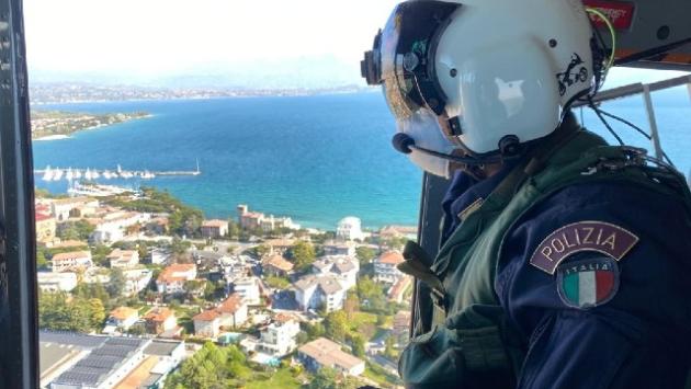 35enne trovato morto su una barca danneggiata sul lago di Garda. Indagati due turisti tedeschi