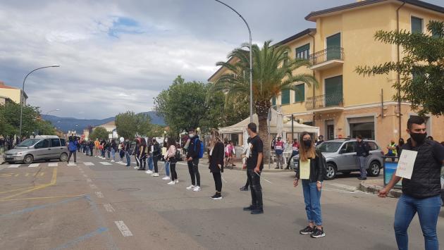 Accoltellata dall'ex, esce dal coma e cerca suo figlio, morto per difenderla