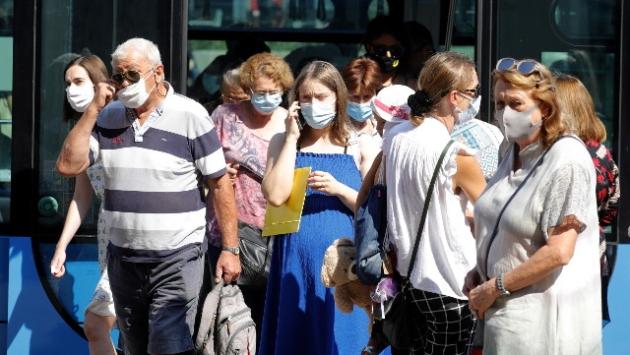 Per il Cts, via l'obbligo di mascherine all'aperto il 28 giugno o il 5 luglio. Decide il governo