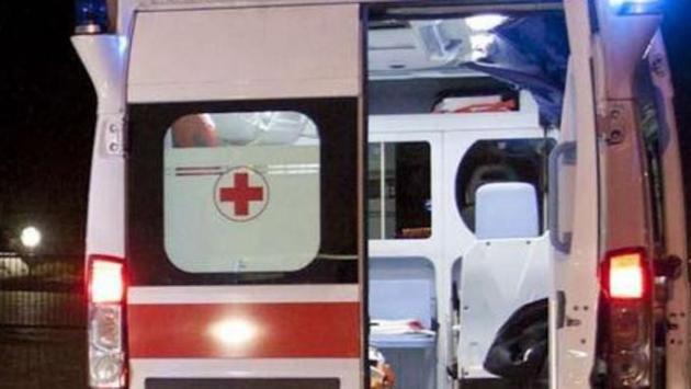 Scontro tra tre auto all'alba sulla via Emilia: un ferito