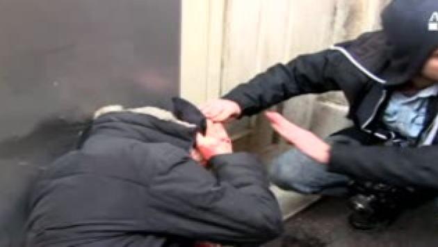 Tassisti in piazza, cariche davanti alla sede Pd