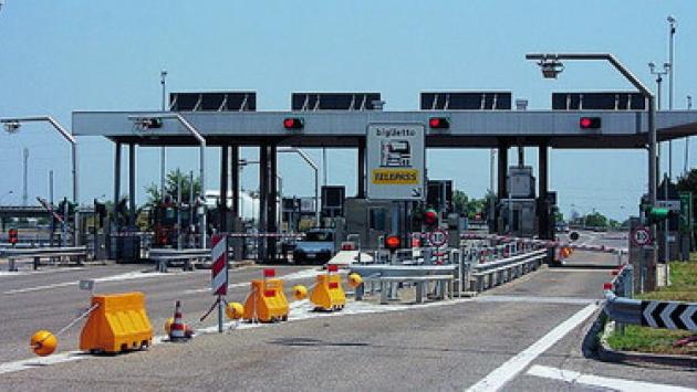 Autostrade per l'Italia, i pedaggi aumentano del 2%. Per ora (e i prezzi dell'AutoCisa  restano invariati)