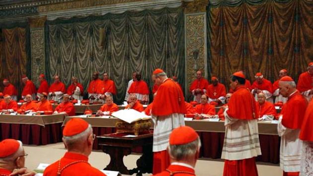 Extra omnes, fumata bianca: tutte le regole del conclave. Nuovo Papa, i favoriti