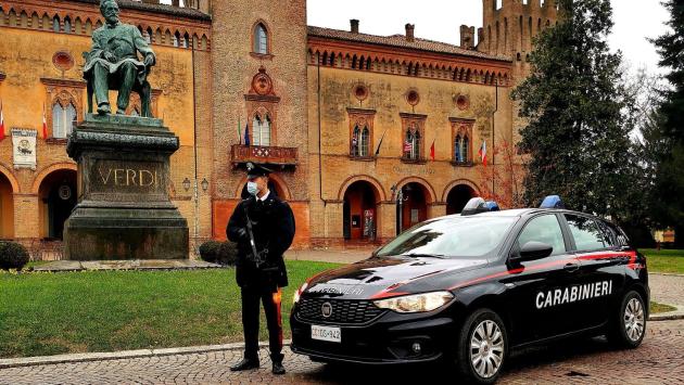 Due amici (un po' alticci) si prendono a pugni: separati dai carabinieri