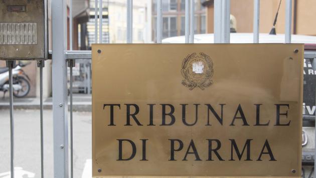 Abbordò un 70enne per strappargli l'orologio: patteggia due anni