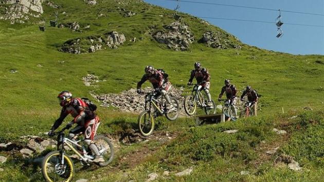 Casarola, biker si infortuna durante un'escursione