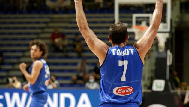 Basket,  impresa Italia: batte la Serbia a Belgrado e vola a Tokyo