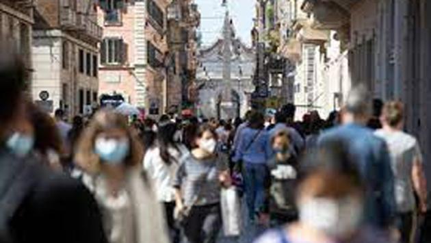 Covid, focolaio a Roma dopo un evento in un locale all'aperto 