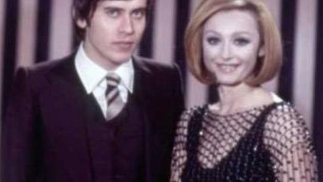 "Ci siamo salutati in dialetto romagnolo...": Gianni Morandi ricorda Raffaella Carrà nel giorno del funerale
