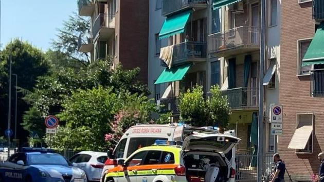 Lite in un appartamento, spunta un coltello: trentenne ferito