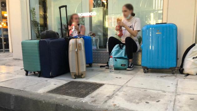 Ragazza positiva al Covid: comitiva di 11 giovani bloccata a Corfù