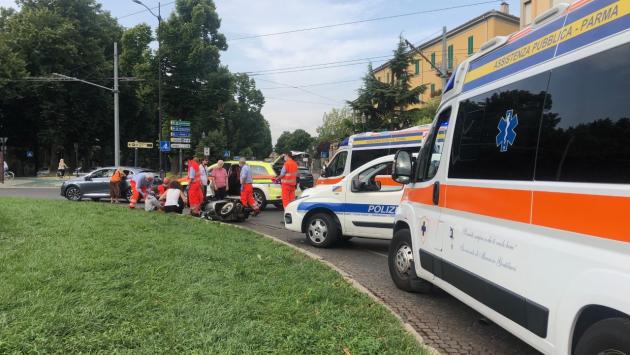 Scontro tra auto e scooter a Barriera Repubblica: due feriti