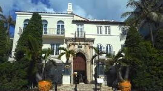 Scoperti due cadaveri nella villa che fu di Versace