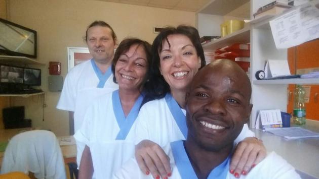 Il dolore dei colleghi dell'infermiere annegato: «Era sempre sorridente. Abbiamo il cuore spaccato»