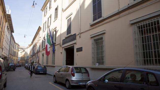 Latitante con 7 anni da scontare si presenta in questura per denunciare smarrimento del documento: arrestato
