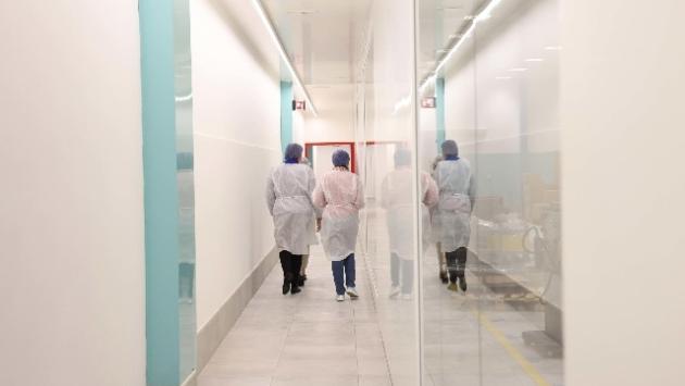 Covid: oltre 3 mila casi, risalgono i ricoverati con sintomi in Italia 