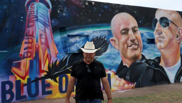 Atterrata la capsula di Blue Origin, volo spaziale riuscito per Bezos