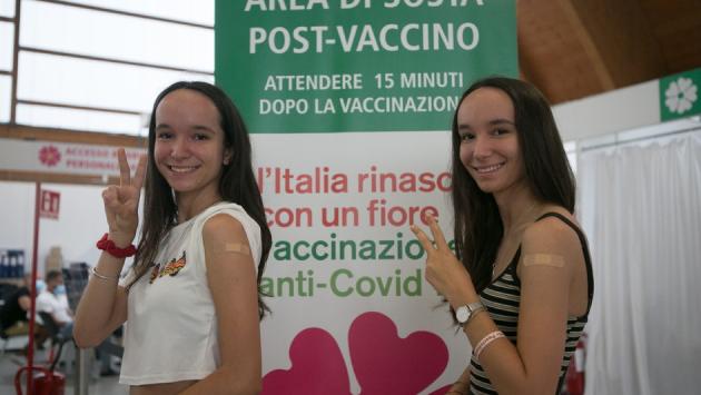 Noi studenti, contenti di fare il vaccino per un futuro migliore