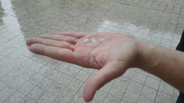 Grandinata anche in città. Continua l'allerta meteo