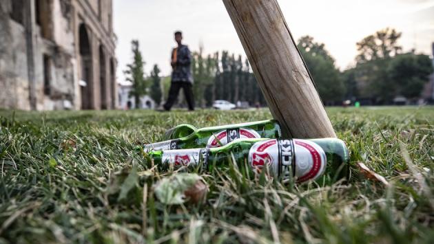 Bivacchi e sbronze in centro. «Servono nuove regole per i minimarket »