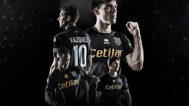 La terza maglia del Parma è  tutta nera e dedicata alla lotta contro le discriminazioni