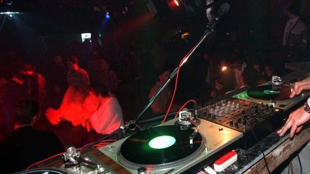 Più di mille giovani a ballare, chiusa discoteca a Rimini