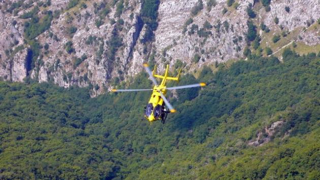 Incidente a Ostia Parmense: lo scooter urta  e scavalca il guardrail finendo in una scarpata. Due persone ferite gravemente