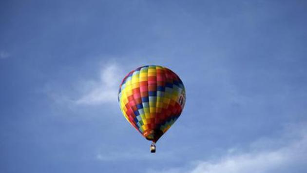 Sbalzata fuori dalla mongolfiera, morta pilota nel Senese