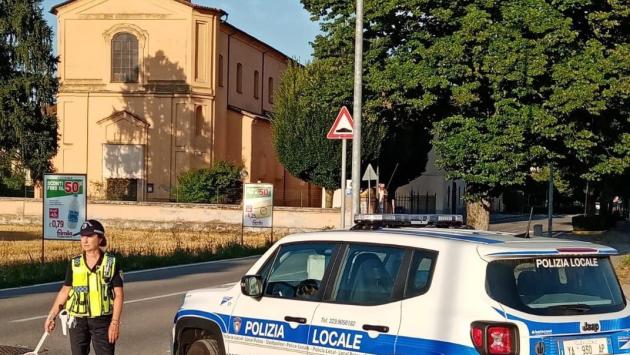 Non si ferma al posto di blocco: l'inseguimento si conclude con una pioggia di multe