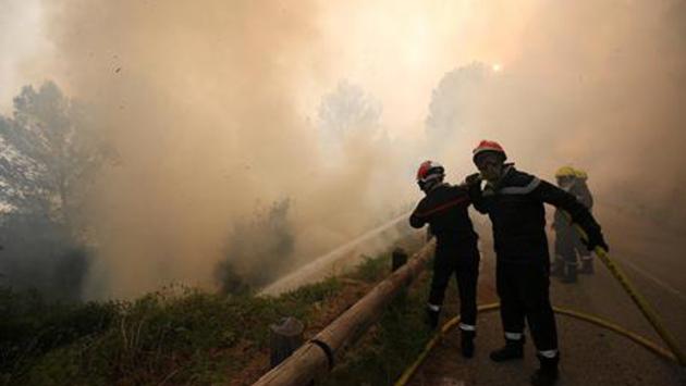 Incendi: fiamme vicino Saint-Tropez, migliaia di evacuati