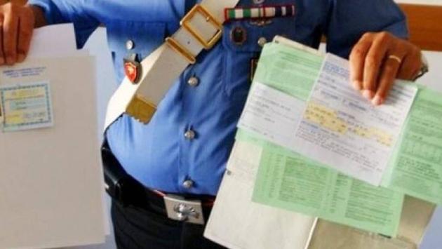 Vendono online false assicurazioni Rca: denunciati i 4 che avevano truffato due parmigiani
