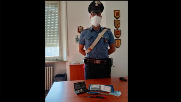 In viale Toschi con coltello e dosi di droga: denunciato
