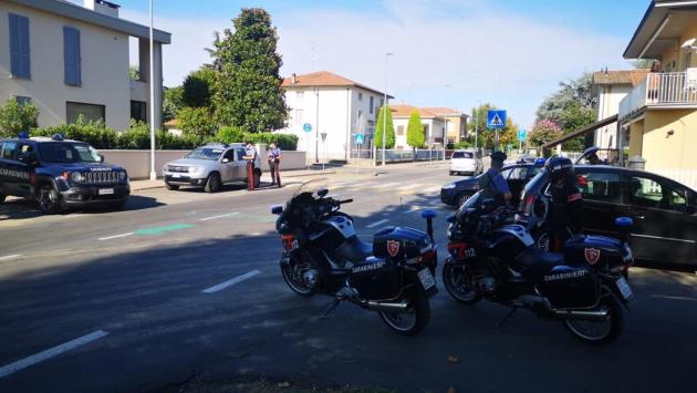 Furto, ubriachezza molesta, posto di blocco forzato: tre denunciati tra Montechiarugolo e Parma