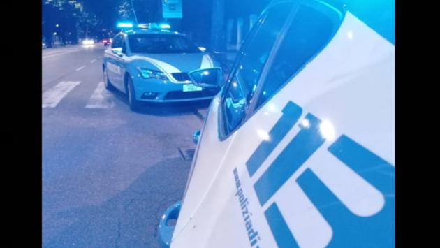 San Lazzaro, 51enne prende a pugni e calci il marito e cerca di buttarlo giù dal balcone: arrestata 