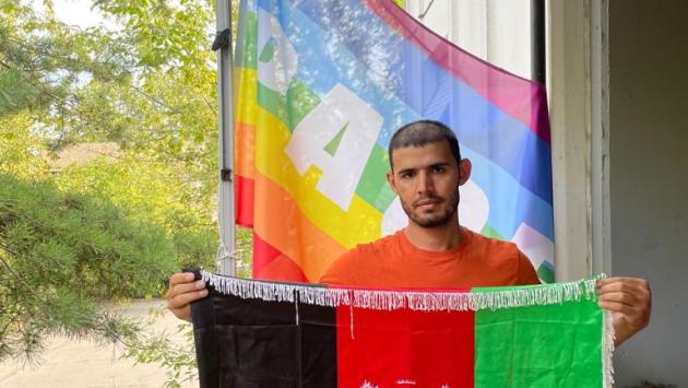 Il rifugiato afghano Safi Hamid: «La mia famiglia vive all'inferno. I talebani mi hanno ucciso la ragazza»
