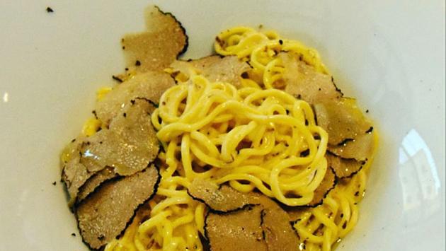  Tagliolini al tartufo nero estivo e granella di noci