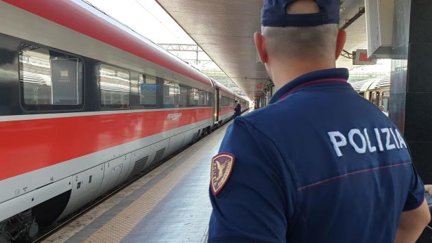 Green pass, minacce no-vax, Sibilia: "Denuncia per chi arrecherà disagi alla circolazione". Stazioni presidiate