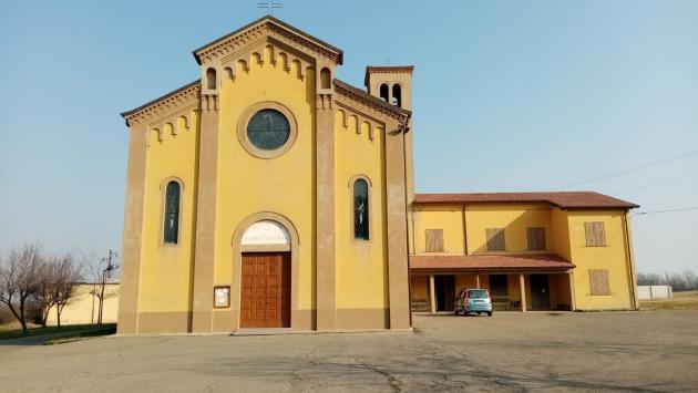 Muri imbrattati, arredi distrutti, ostie a terra: vandalismi sacrileghi in chiesa nel Reggiano