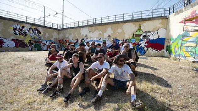   Writer al lavoro per due giorni: finito il murale di via Trieste