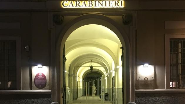 Ruba liquore al supermercato e poi si scaglia contro il vigilante che l'ha sorpreso: arrestato