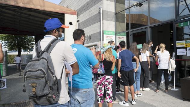 Vaccini senza prenotazione, è boom. Il primo giorno si presentano in 300