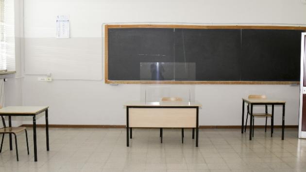 Blitz no-vax all'inaugurazione di una scuola nel Piacentino