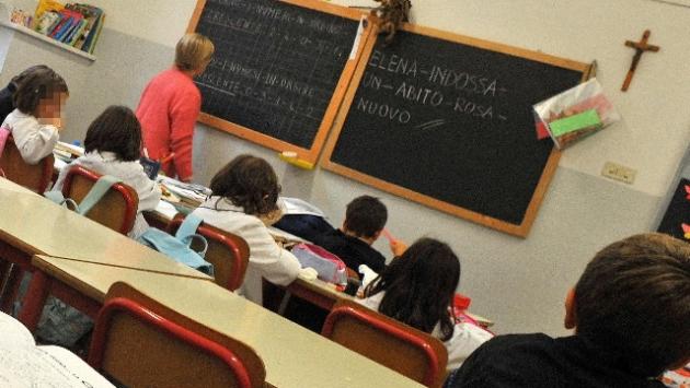 Protesta no-pass: scuola chiusa a Piacenza, prof sospesa ad Ancona