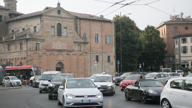 Viale Pasini a una corsia, traffico nel caos